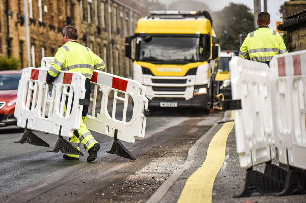 Safestack 2m Pedestrian Barrier & T-Matting Narrow Trench Cover